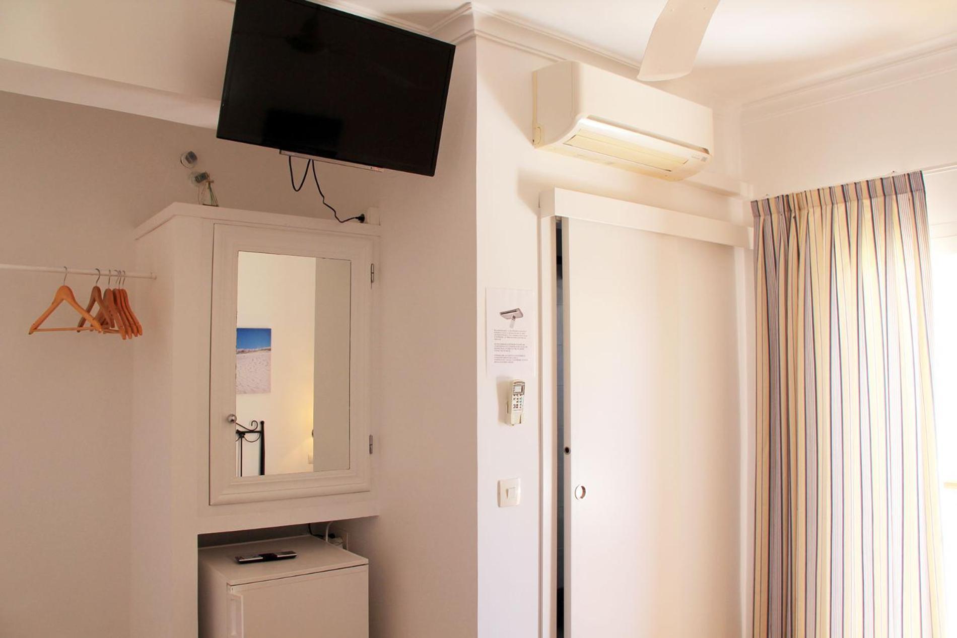 Hostal Alemania Es Pujols Exterior photo